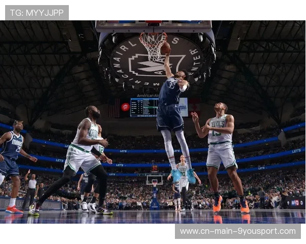 NBA扣篮头顶越过两人，裁判表情瞬间僵住